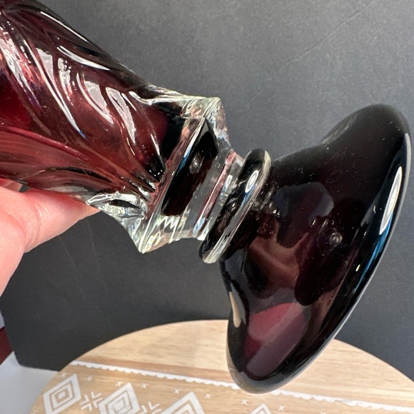 Amethyst Color Ruffle Vase 10 Inches High Daffodils pattern embossed - Picture 5 of 13